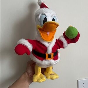 Christmas Pull My Hat Donald Duck Hallmark/ Disney Plush Sound  Motion Works